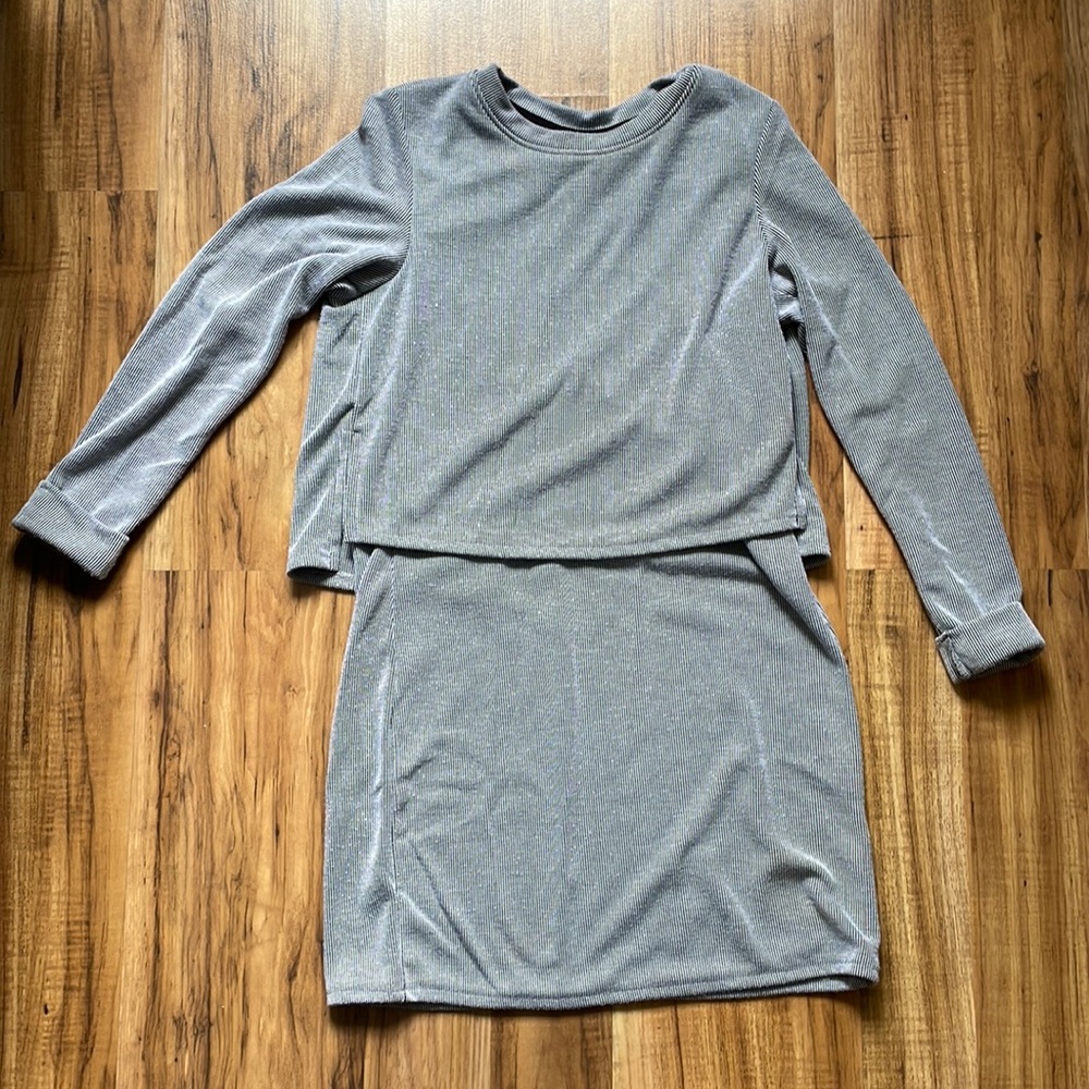 Top shop dress. Open in the back. Very flatering. Size 2 US
